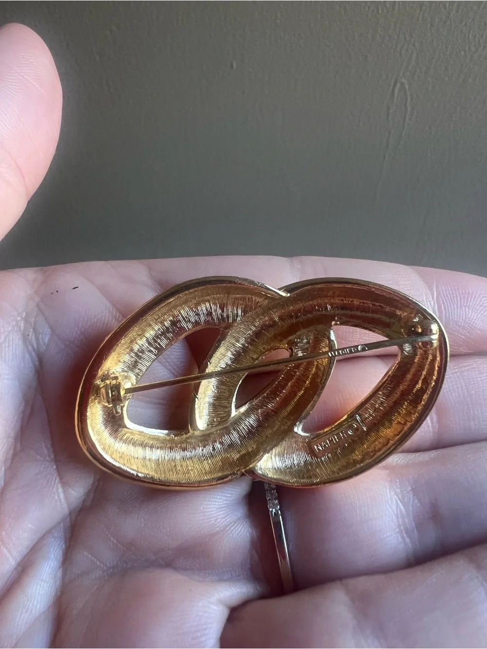Vintage Napier Gold Tone Interlocking Oval Brooch